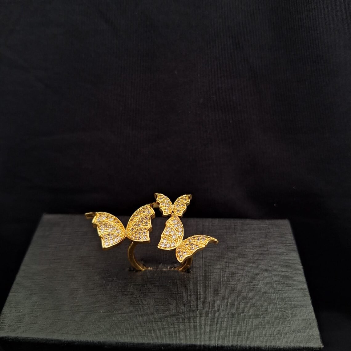 Anillo de mariposas