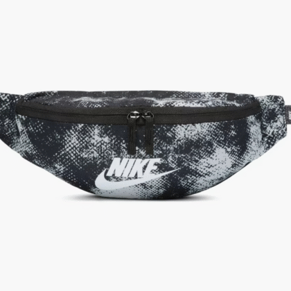 Cangurera Nike de 3 litros estampado cumbre negro y blanco